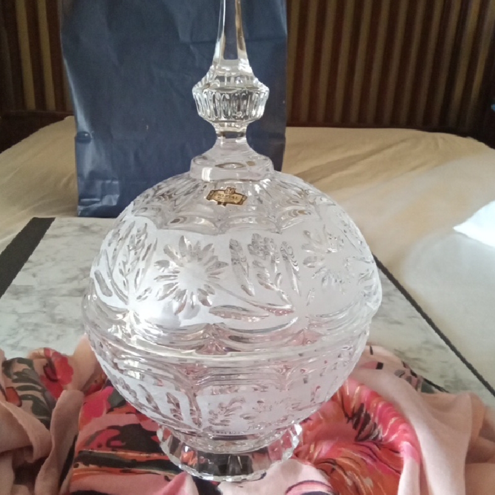 Vintage Elegant Lead Crystal Glass Art Piece Candy Bowl 24%lead Great Condition